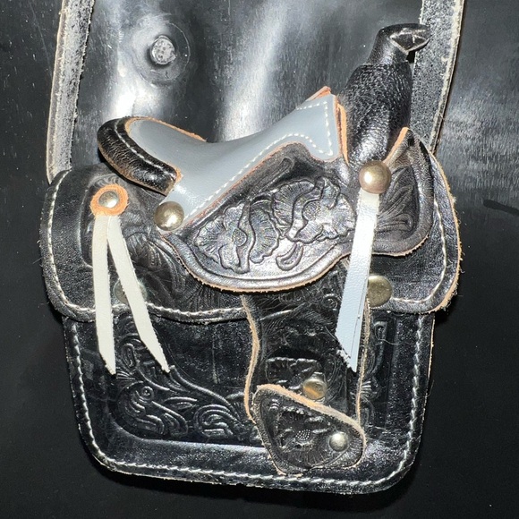 Vintage Mini Saddle Purse - Picture 4 of 10